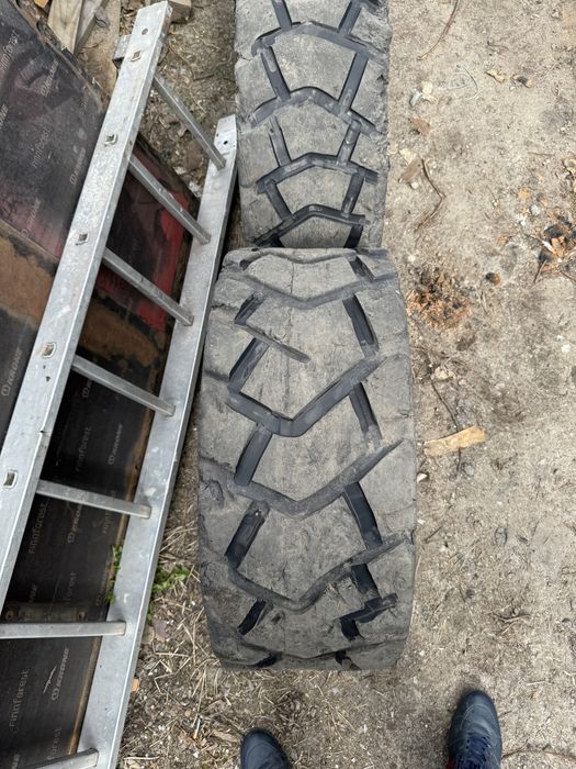Колеса Диски і Шини 12 - R 16.5  Bobcat