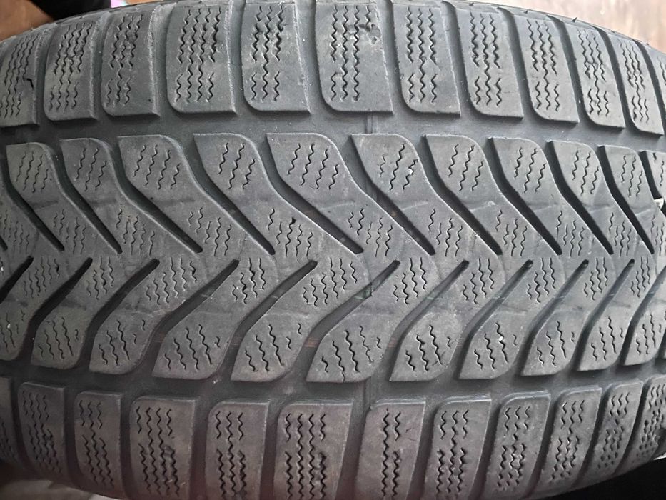 Шини зимові 235/45 R17