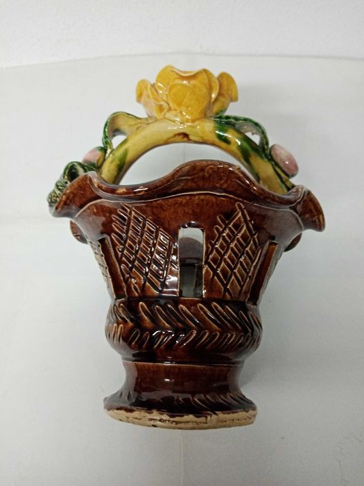 Cesta em faiança das Caldas da Rainha