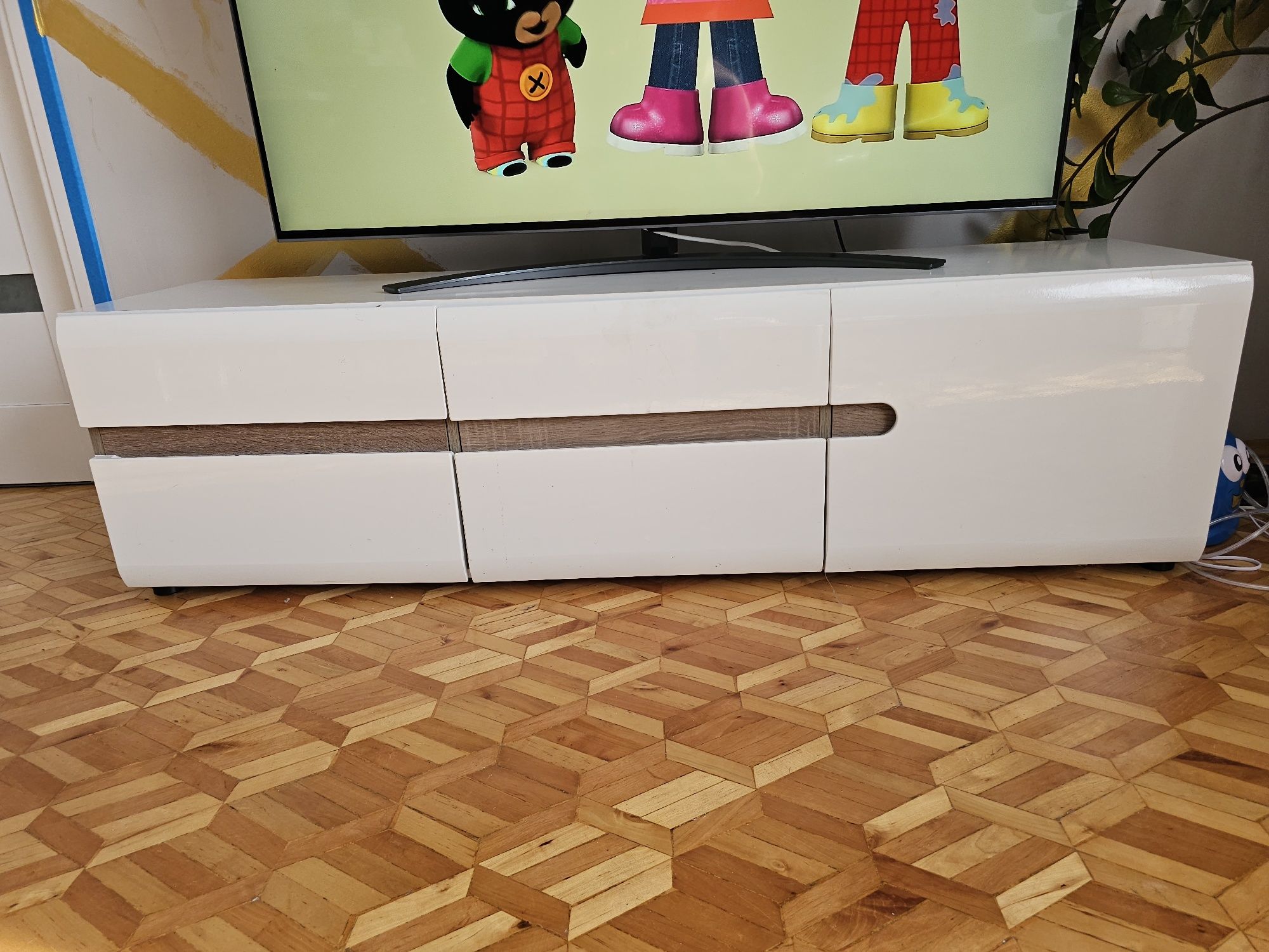 Meble do salonu, młodziezowe białe