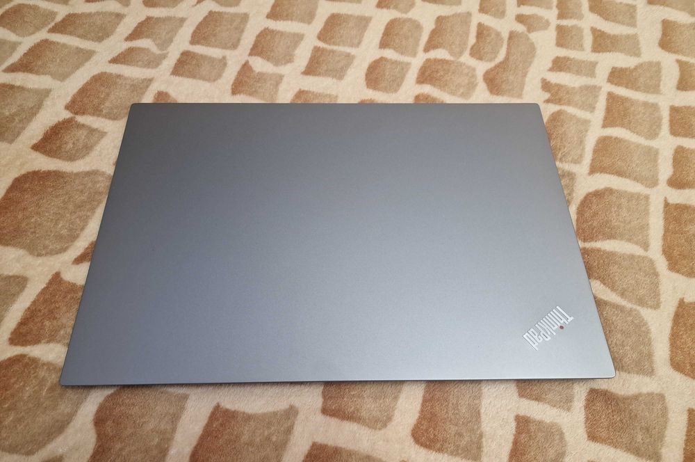 Lenovo 15 E580/Full IPS/Core i5-8250U/8GB/256SSD/Intel UHD620 2GB