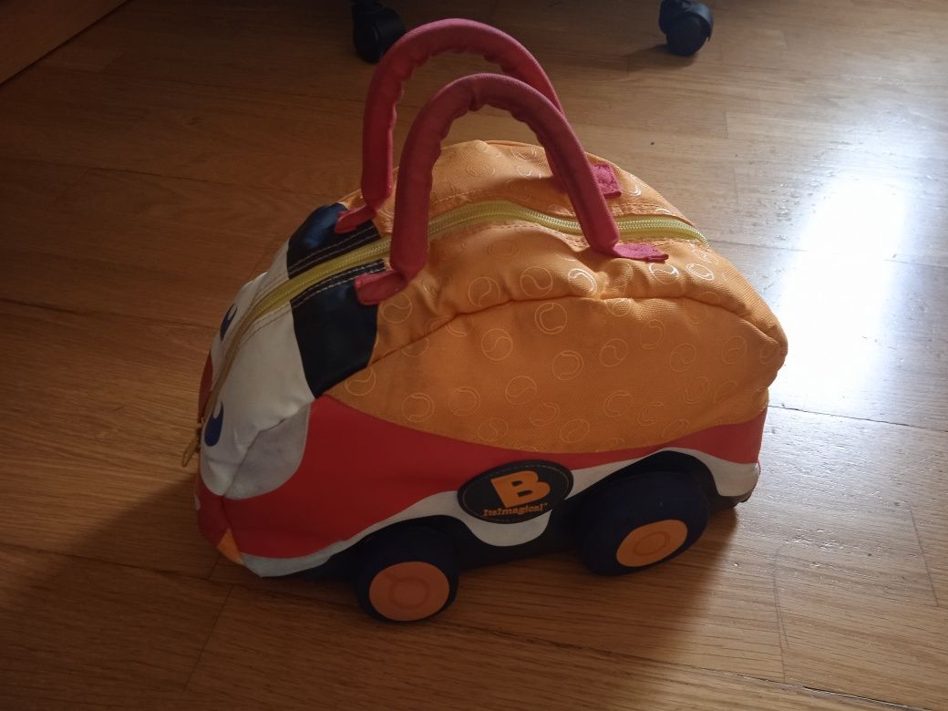 Mala em forma de carro para criança