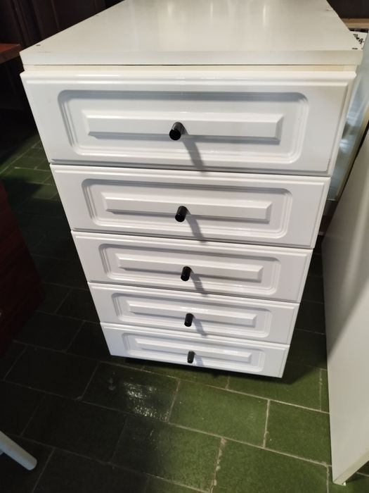 Movel com rodas 5 gavetas