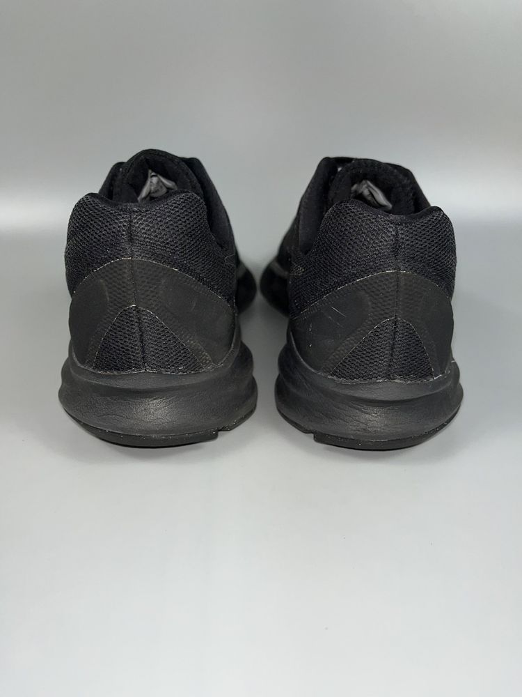 Кроссовки Nike Revolution 40 размер (по стельке 25.5 см)