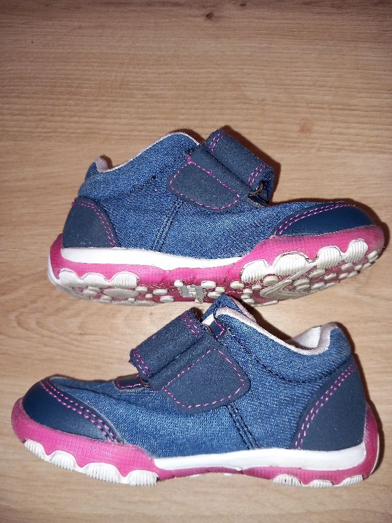 Buty niemowlęce dziewczęce r.23