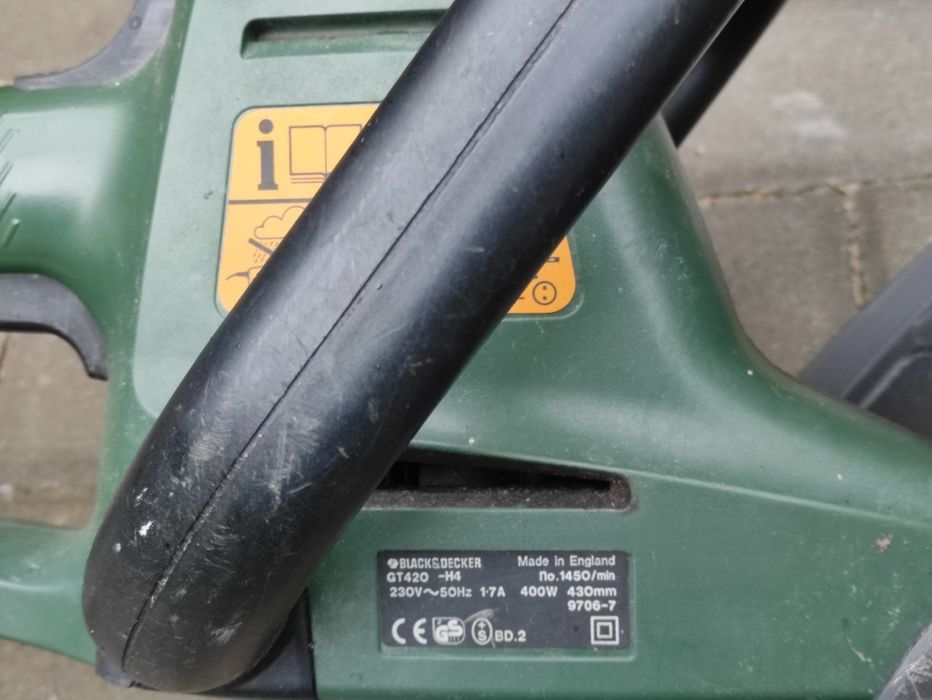 Elektryczne nożyce do żywopłotu BLACK & DECKER