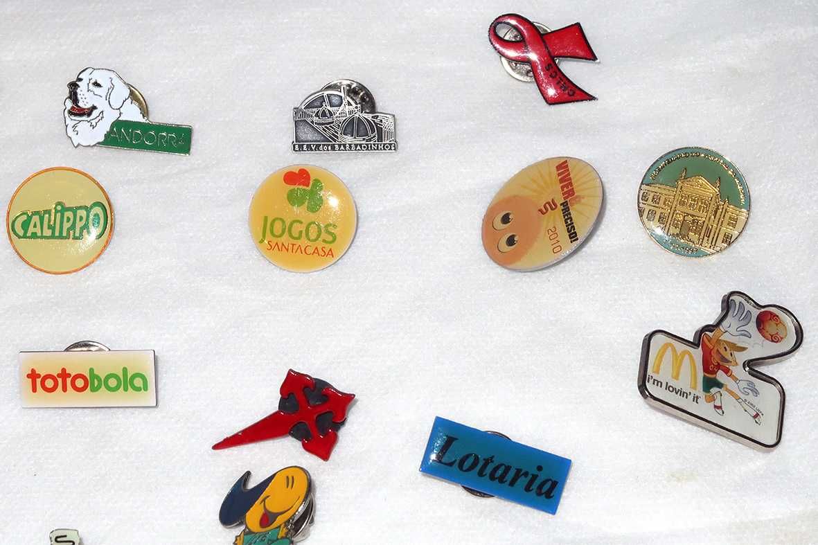 Pins antigos coleção