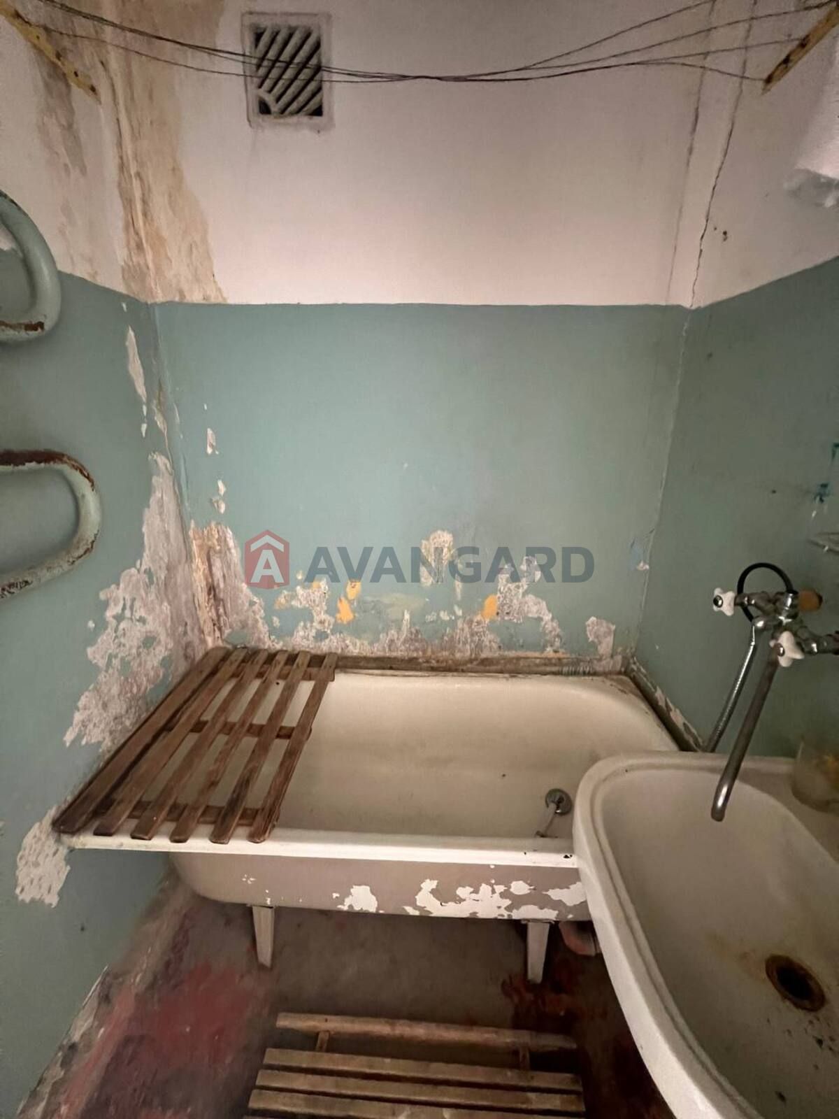 Продаж 2 к. квартири. Космос. Комарова.