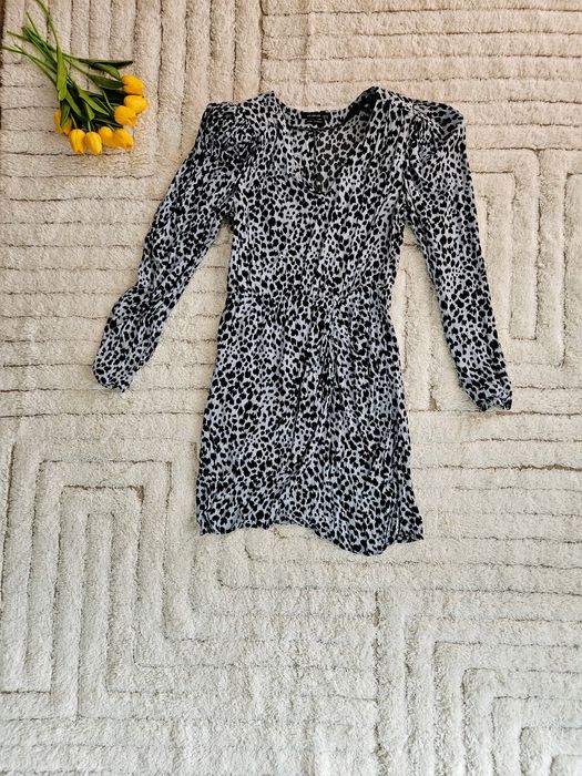 Elegancka błękitna sukienka z wiskozy zwierzęcy wzór komunia chrzciny