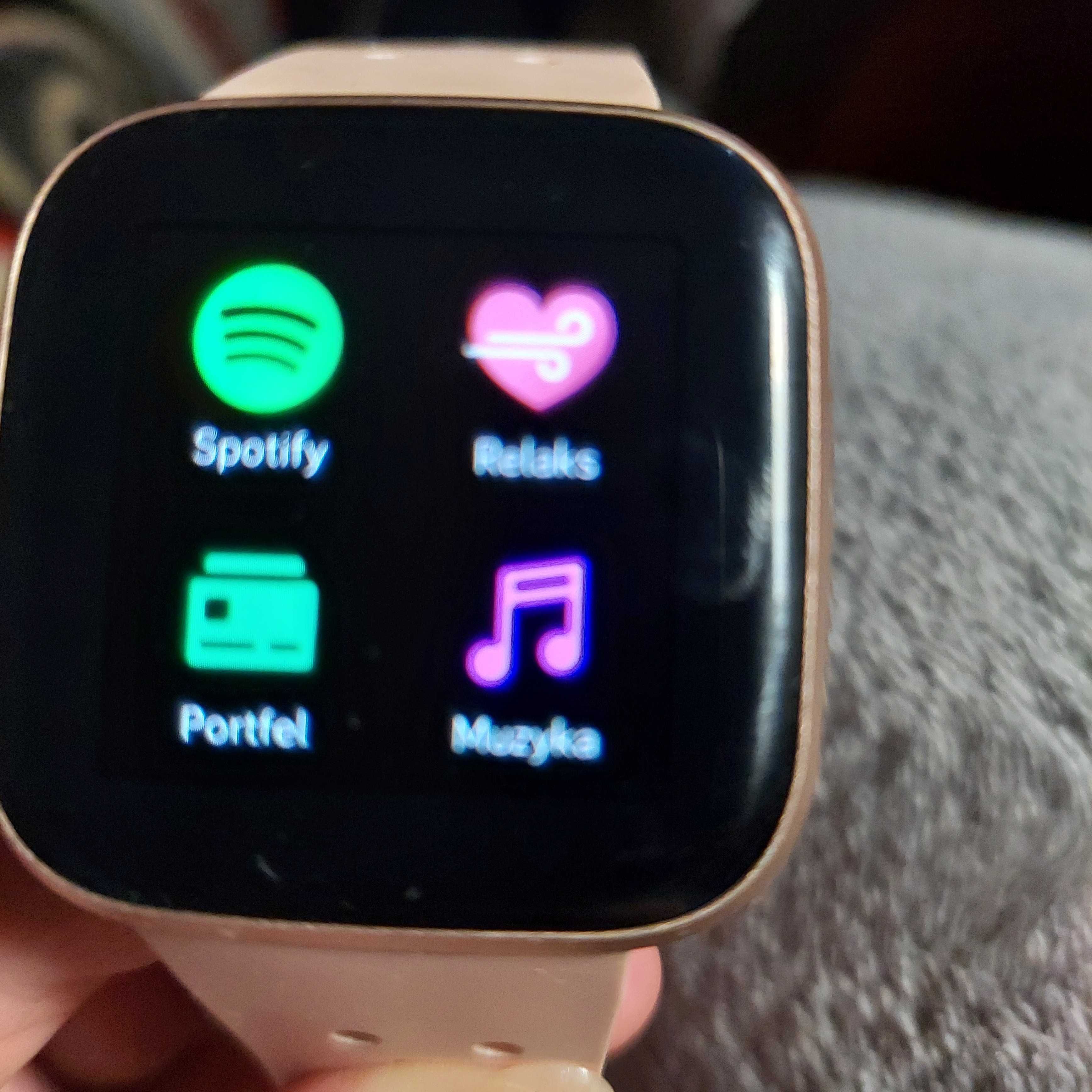 Smartwatch Fitbit versa 2 .Różowe złoto