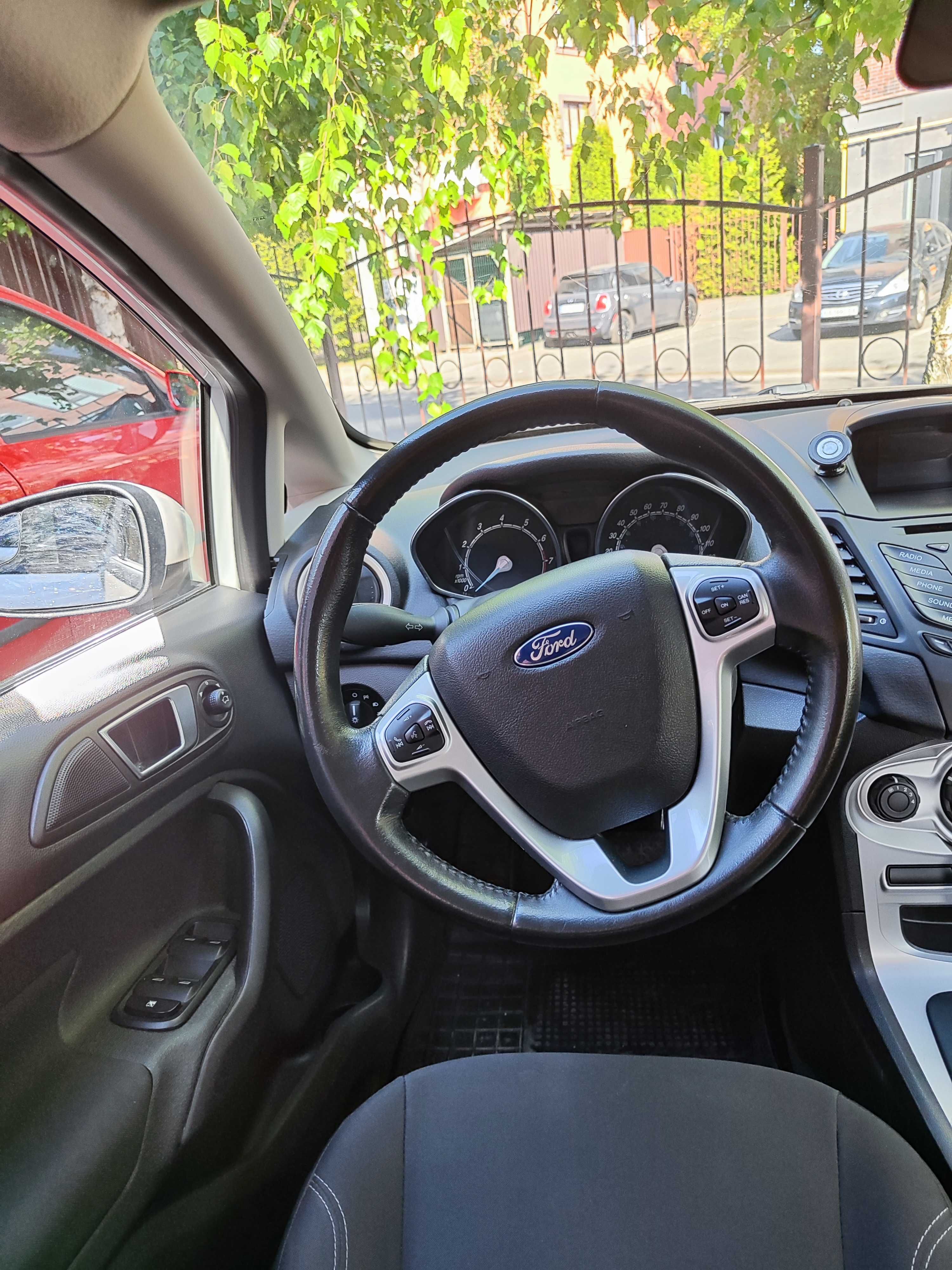 Автомобиль Ford Fiesta, автомат, 1.6