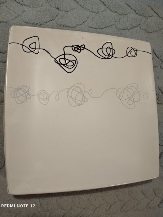 4 talerze ceramiczne, kwadratowe design Pepco beż 27,5cm