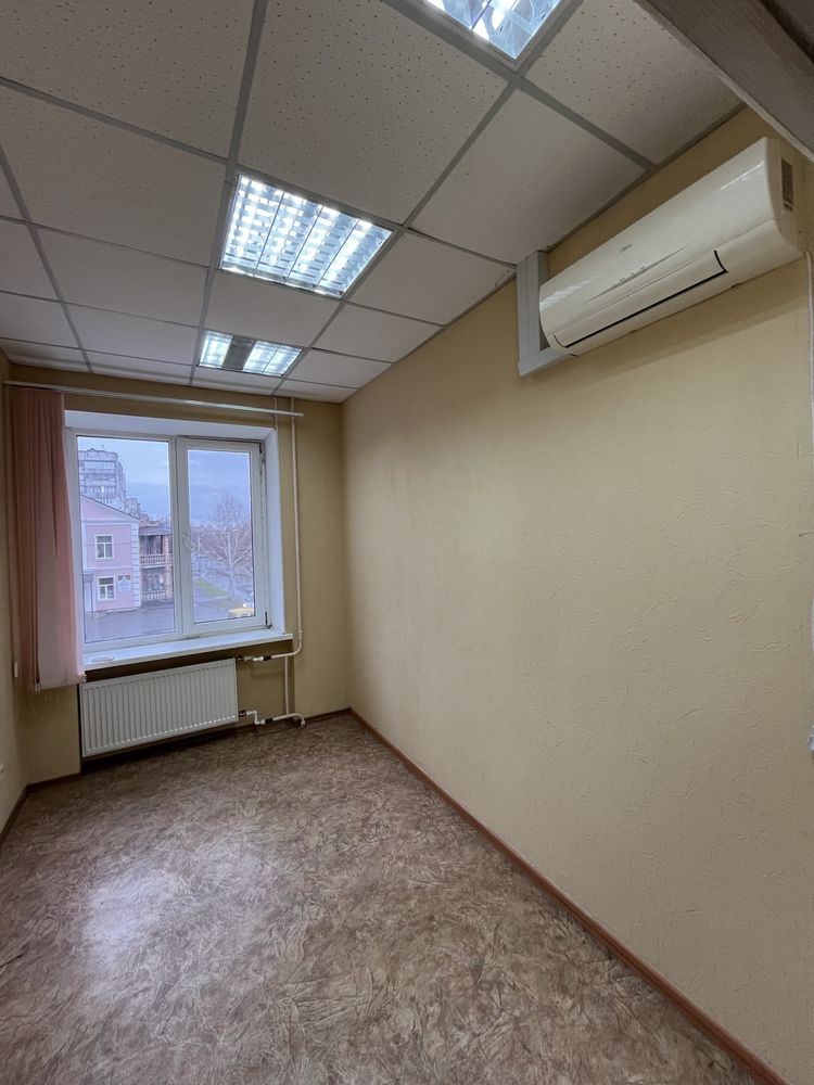 Оренда офісів від 34м2 до 77 м2 р-н площі 700 річ.