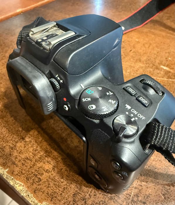 Lustrzanka Canon EOS 250D Body Czarny