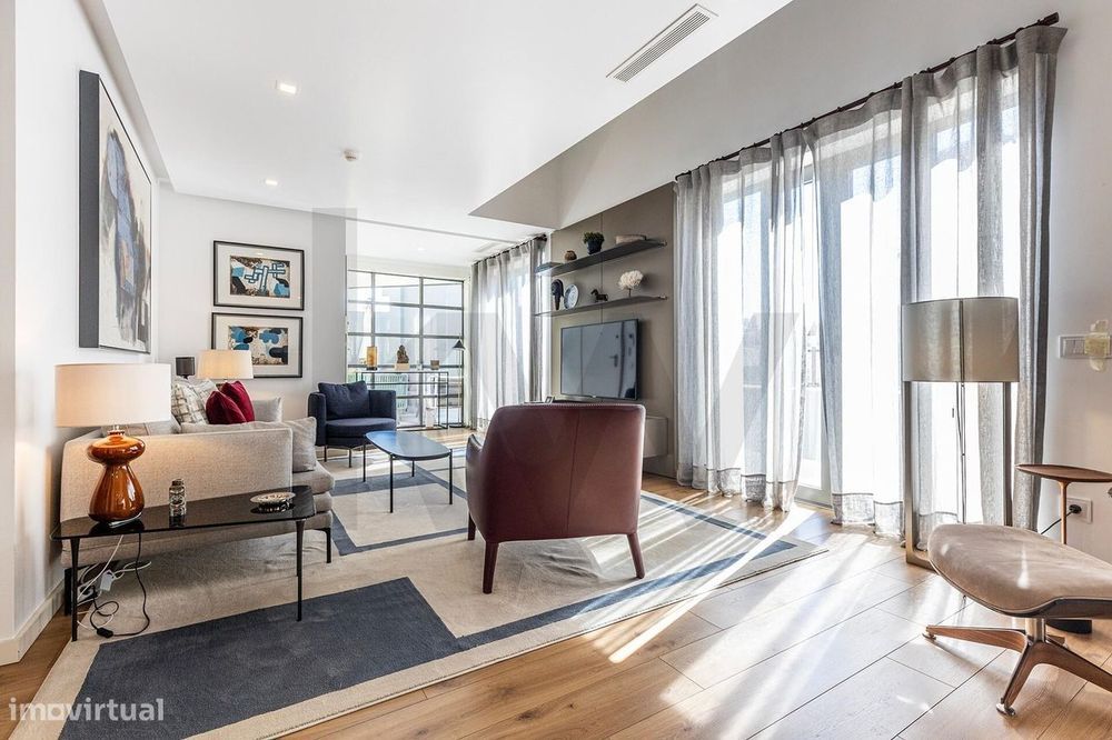 Penthouse de Luxo: A Exclusividade Art Déco junto ao Parque Eduardo VI