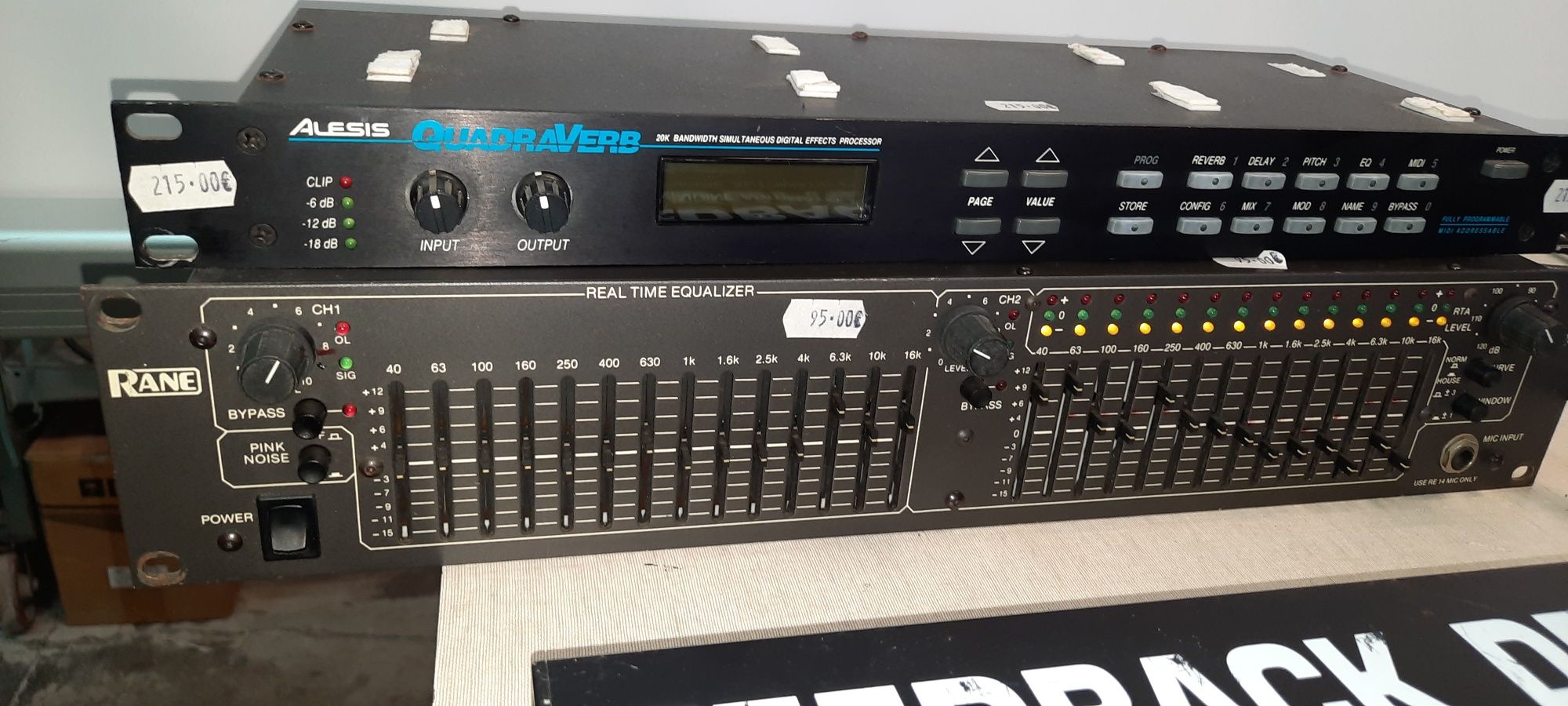 Mesa de mistura, processador de efeitos etc