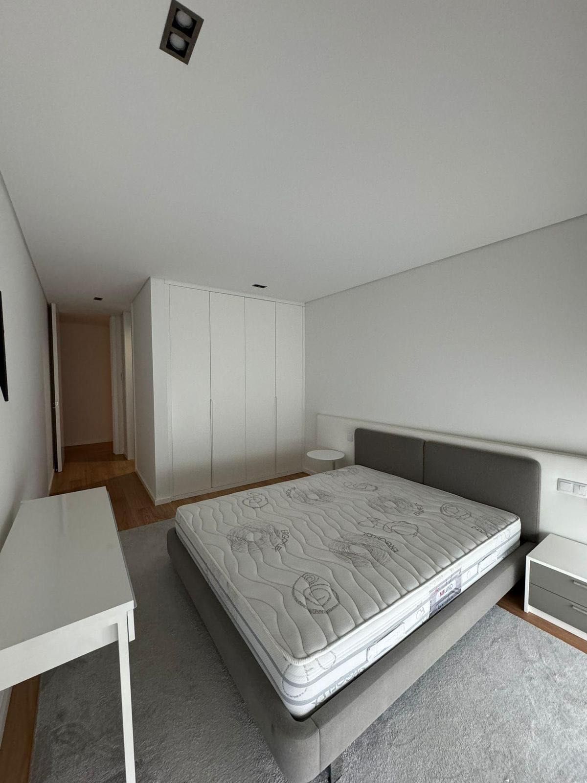 Cama de casal, colchão Ergoflex, cabeceiras e estrado