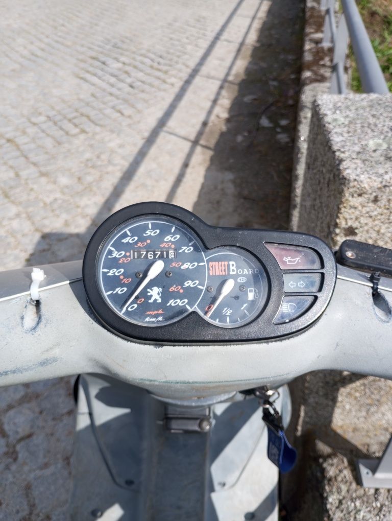 Vendo mota secuter Peugeot