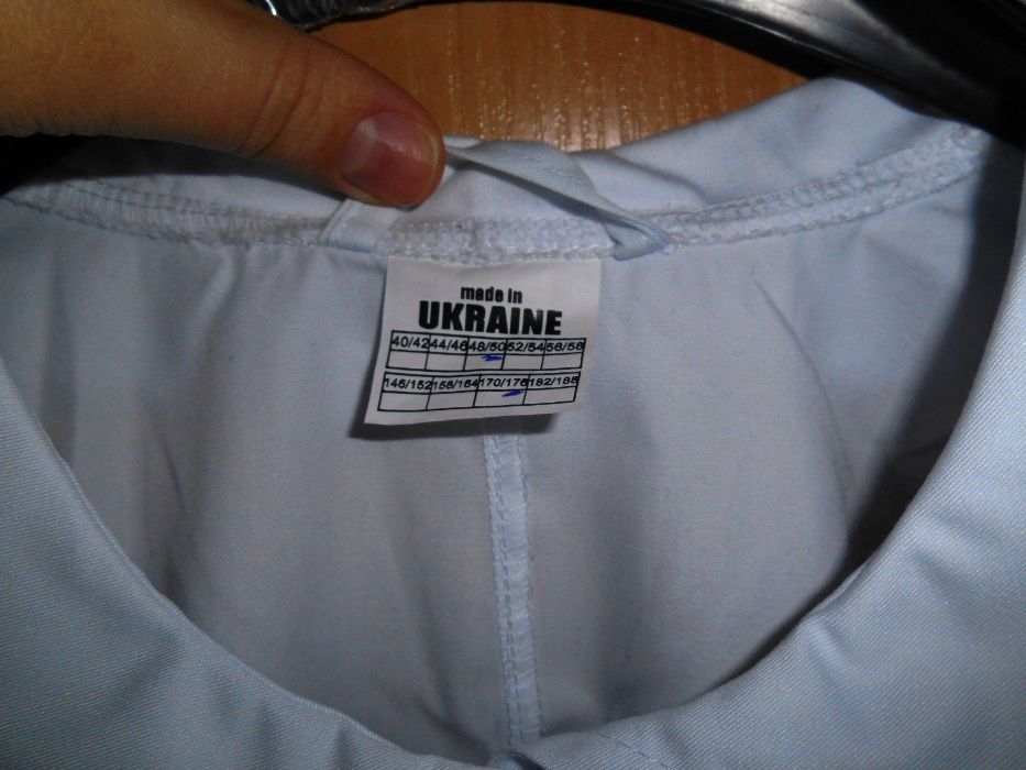 медичний халат з вишивкою 52 розмір