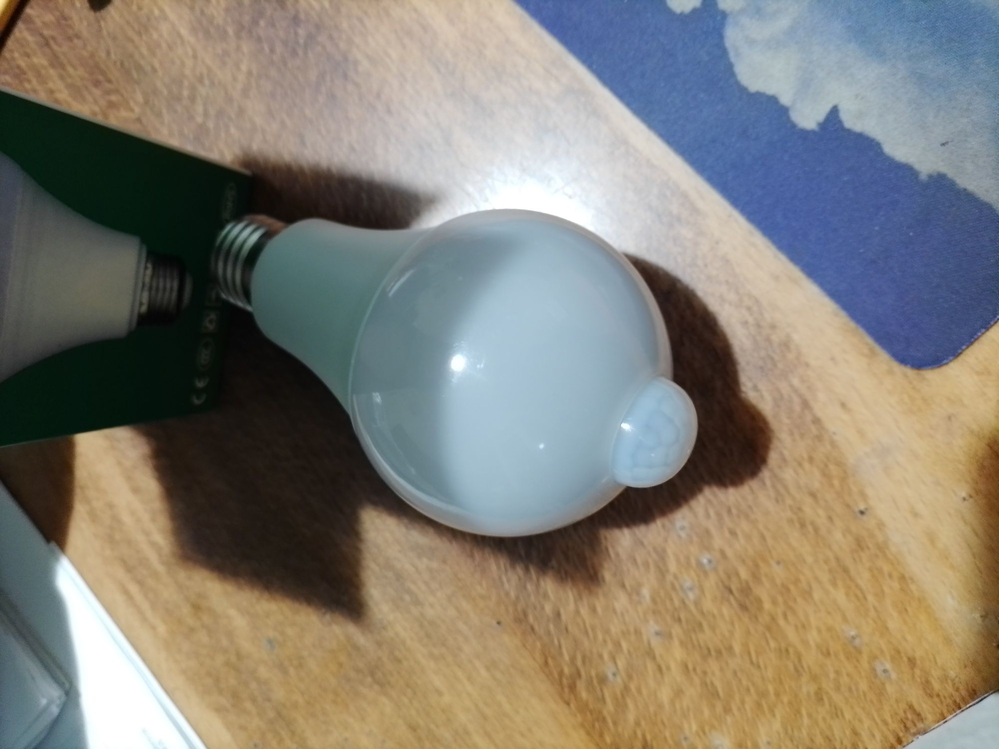 Світлодіодна лампа з датчиком руху