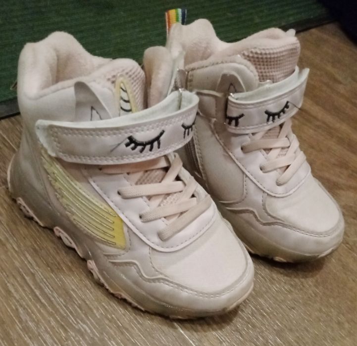 Взуття для дівчинки (хайтопи, чоботи, капці, роліки), на 5 років