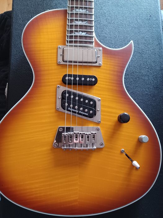 Guitarra Epiphone night hawk