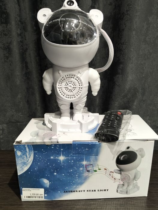 Зірковий світильник космонавт з колонкою, зоряне небо проектор нічник