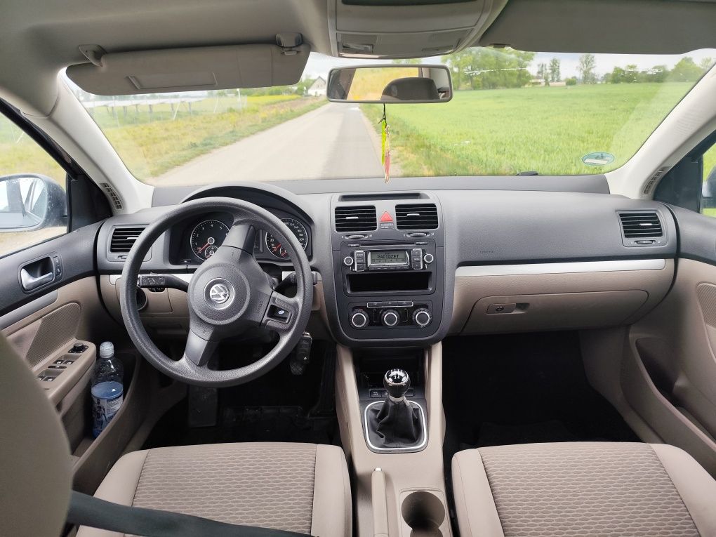 Vw Jetta 09 r 1.6 MPI bardzo ładna