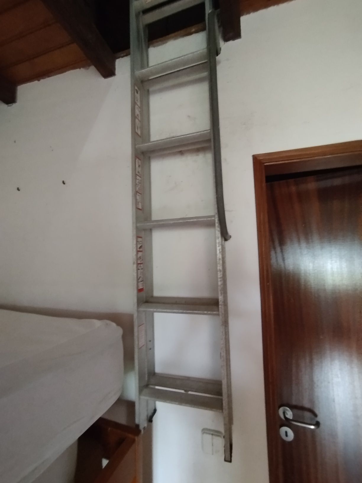 Escadote em alumínio