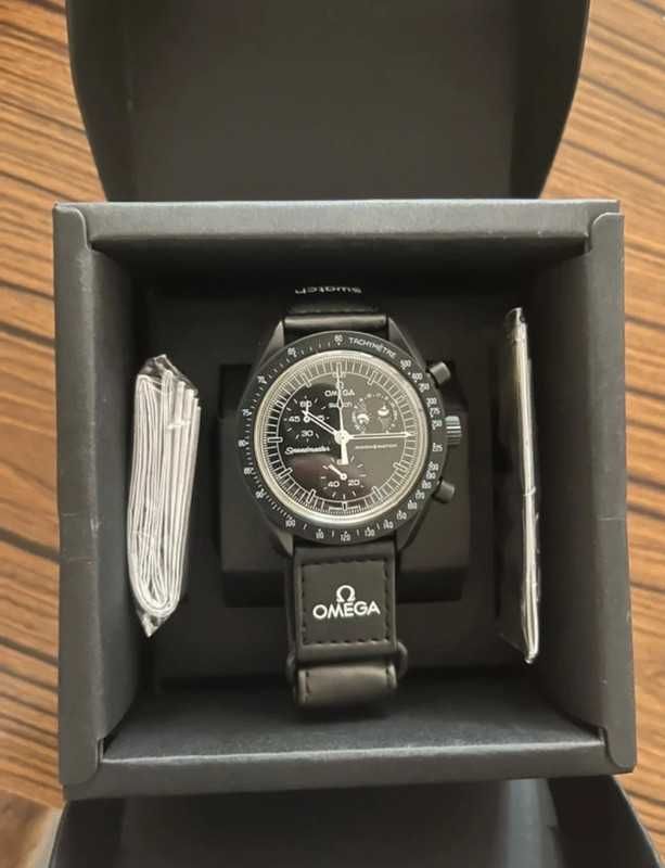 Omega x Swatch - Mission To The Moonphase -Snoopy New Moon - SO33B700
