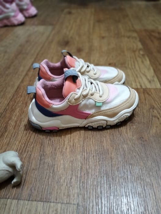 Продам  кросівки 27р Zara