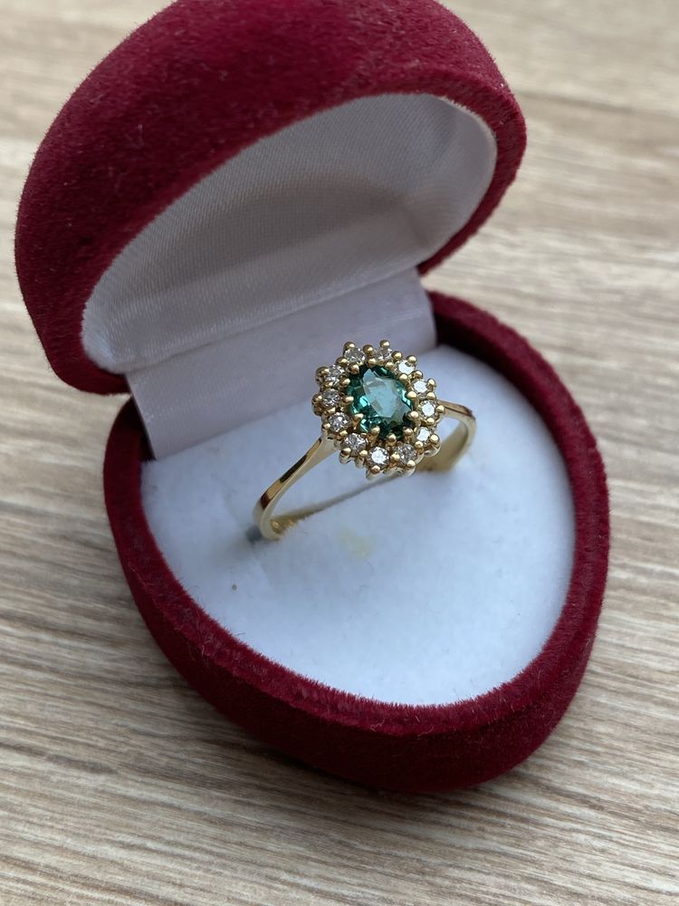 Золотое кольцо малинка с бриллиантами