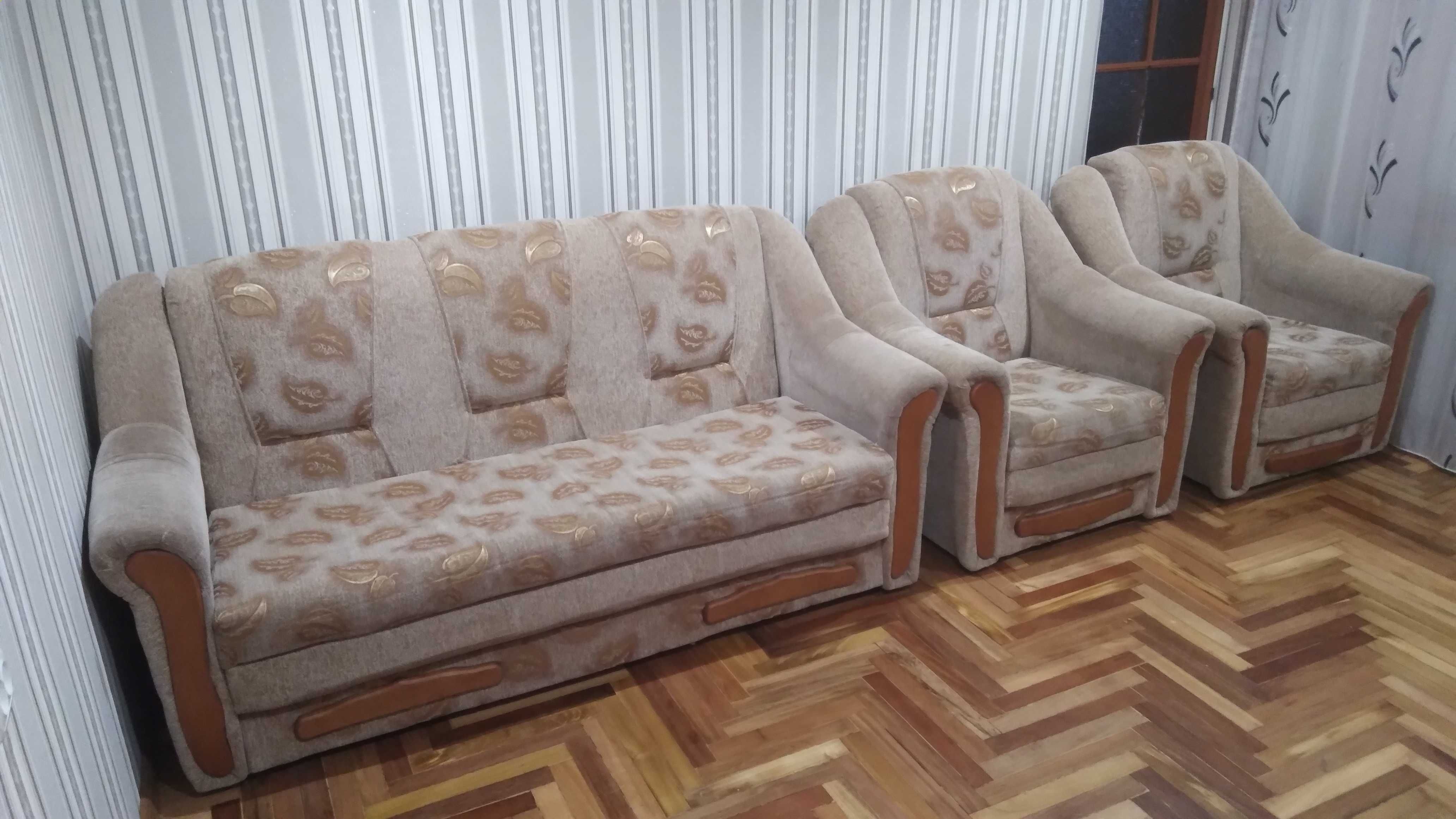 Продам диван и 2 разборных кресла