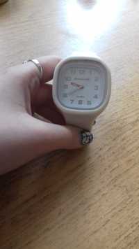 Zegarek na gumowym pasku biały