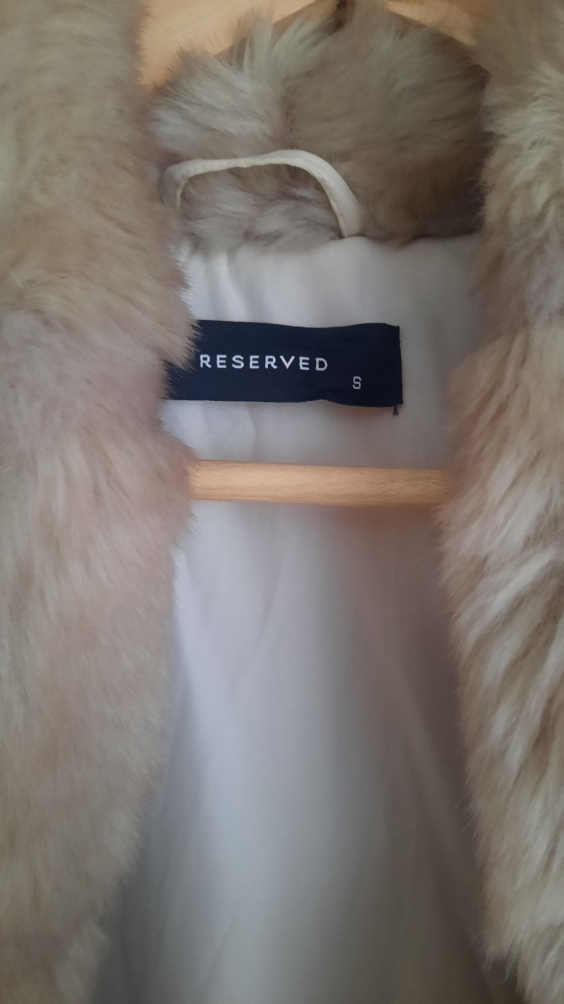 Długa kamizelka futrzana Reserved S