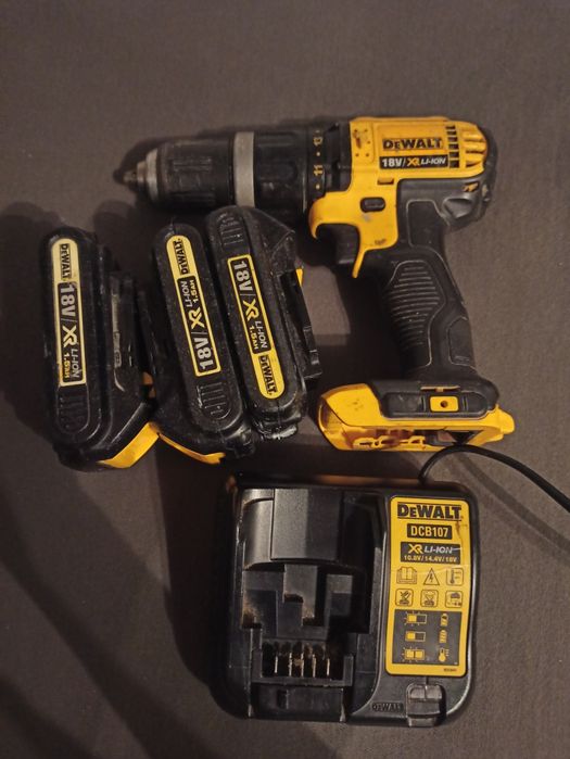 Mocna wkrętarka 18v z udarem  DeWalt zestaw bateria ładowarka