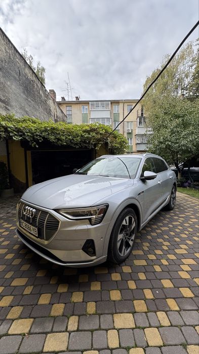 Audi e tron , 5 тис.км .мінімальний пробіг
