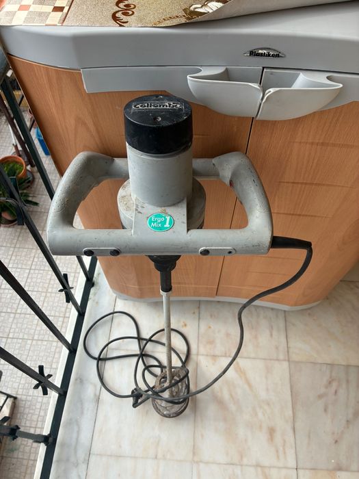 Misturadora de massas colourmix em excelente estado pronta a trabalhar