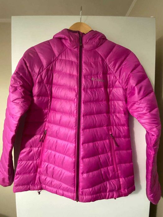 Пухова легка куртка рожева Columbia р M вживана в гарному стані