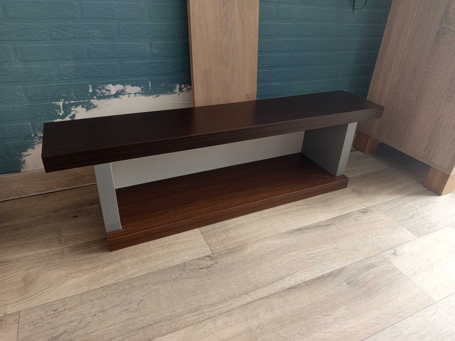 Dwie półki na ścianę