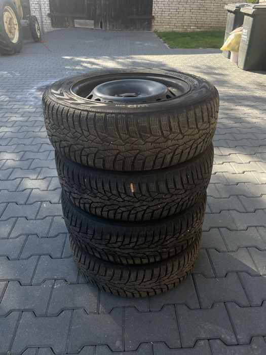Opony zimowe nokian 15” (felgi gratis)
