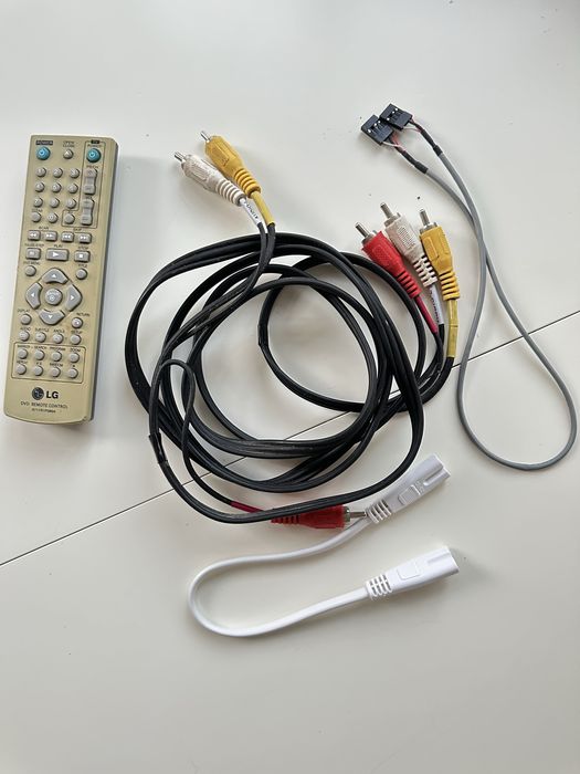 Продам два DVD відеоплеєра LG, один з караоке. DK673Х та DV656X.
