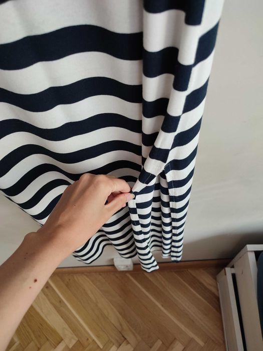 Maxi sukienka w paski na ramiączkach