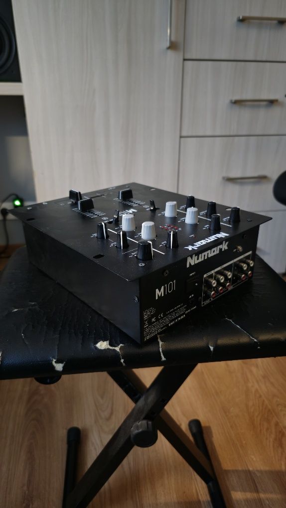 Mixer numark M101