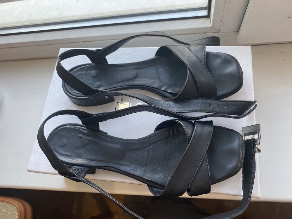 Чорні босоніжки 37 размер из натуральной кожи сандалии летние обувь