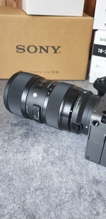 Sony FX30 + Sigma MC-11 + Sigma 18-35mm f/1.8 – Stan bardzo dobry