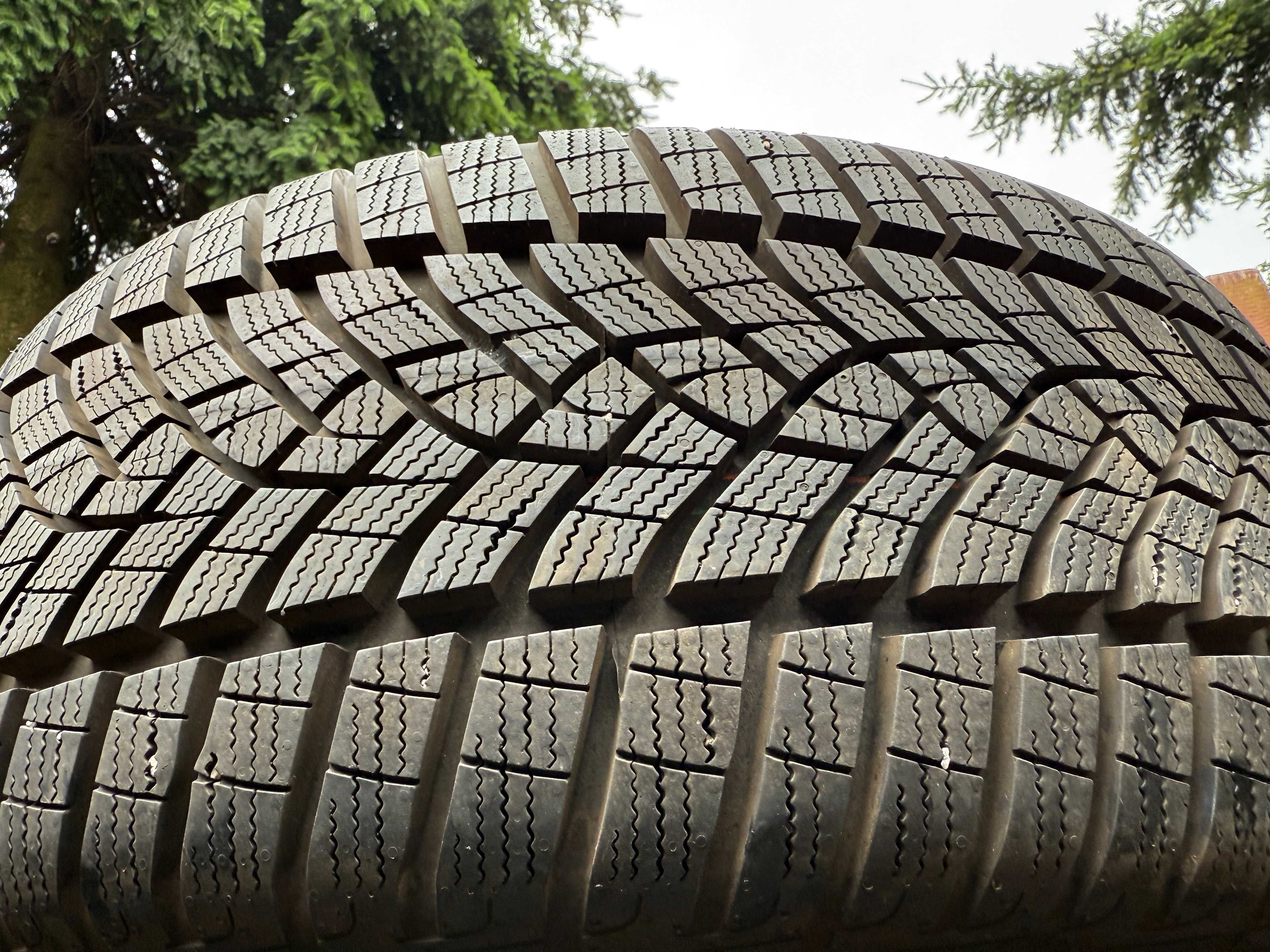 Komplet GoodYear UltraGrip Performance+ 225/40r18 92V XL 2022 r.