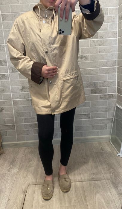 Бежевий тренч , куртка робочого