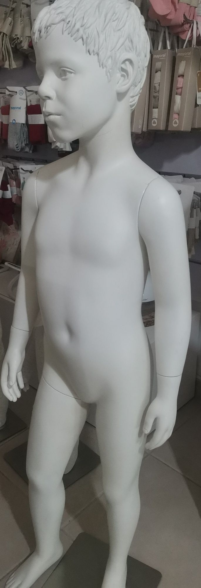 Manequim Para roupa 7/8 anos. Manequim em ótimo estado