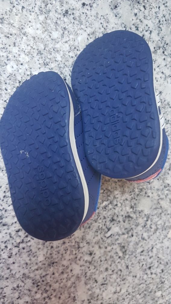 Sapatilhas Adidas 18 -portes incluídos